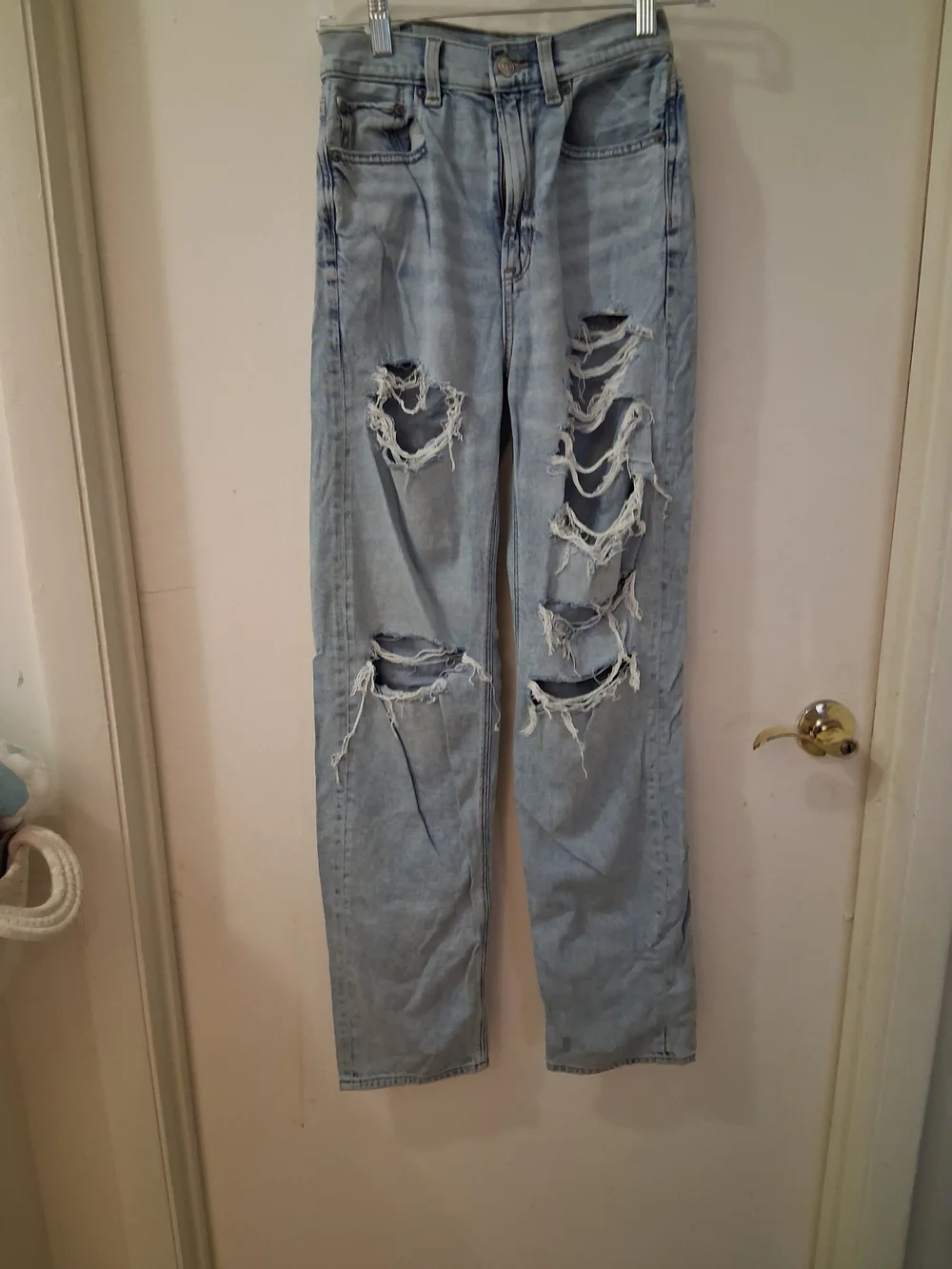 American Eagle Outfitters Light Blue Distressed Baggy Jeans - Picture 1 of 9